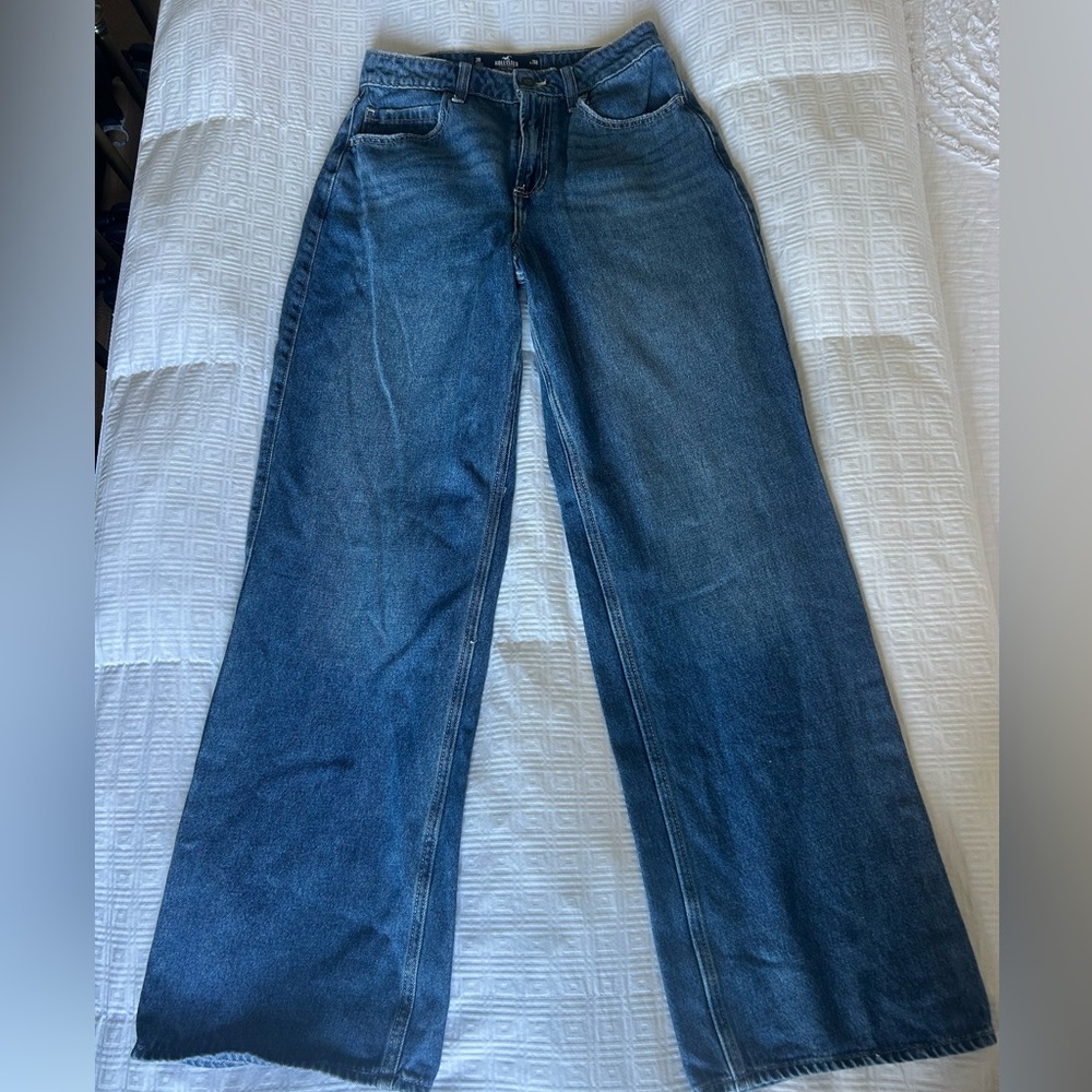 Hollister Women's Ultra High Rise Baggy Jeans - Picture 2 of 8